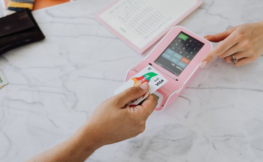 How Modern Banking Fits Into Everyday Business Operations